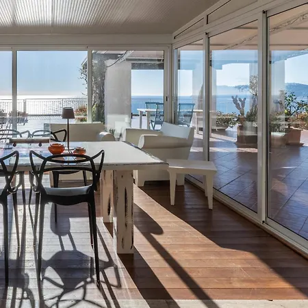 Hostdomus - La Terrazza Sul Mare Alassio